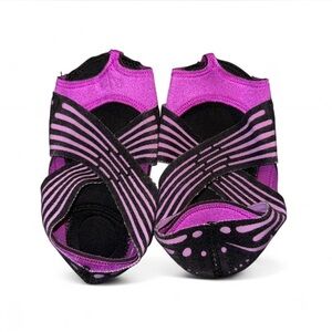 Women’s Nike Yoga Shoes Size 7 - Like New